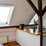 Schoene Dachgeschosswohnung Nahe Cologne