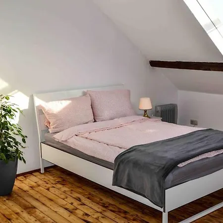 Daire Schoene Dachgeschosswohnung Nahe