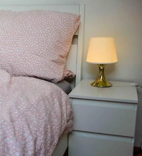 Daire Schoene Dachgeschosswohnung Nahe Köln