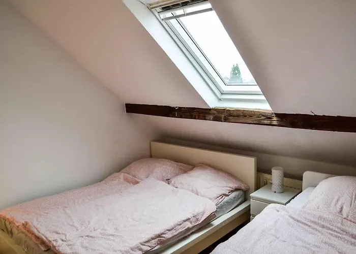 Schoene Dachgeschosswohnung Nahe Daire *