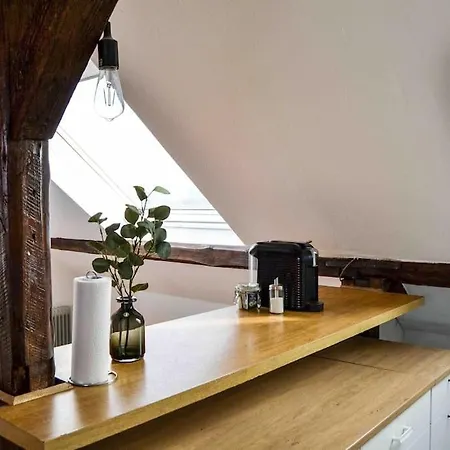 Schoene Dachgeschosswohnung Nahe * Kolonia