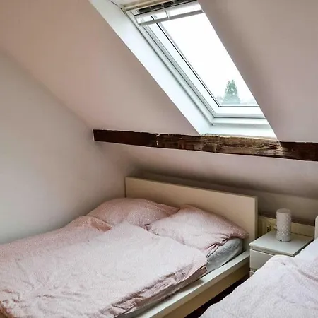 Schoene Dachgeschosswohnung Nahe דירה *