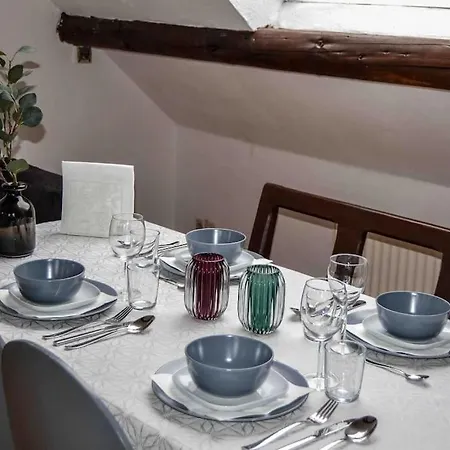 Schoene Dachgeschosswohnung Nahe 公寓 *