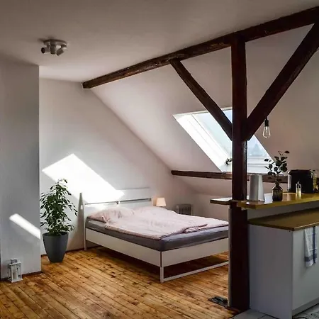 Schoene Dachgeschosswohnung Nahe דירה קלן