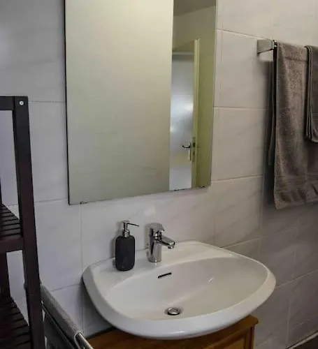 Schoene Dachgeschosswohnung Nahe Apartment Cologne