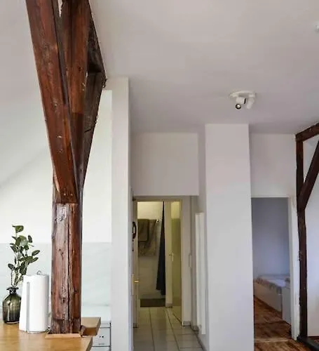 Schoene Dachgeschosswohnung Nahe 아파트 *