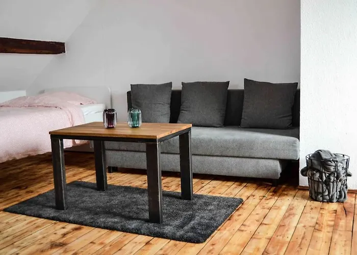 Schoene Dachgeschosswohnung Nahe 아파트 *