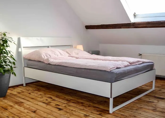 Schoene Dachgeschosswohnung Nahe * Cologne