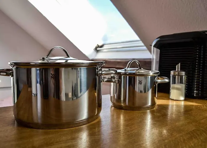 Schoene Dachgeschosswohnung Nahe 아파트 쾰른